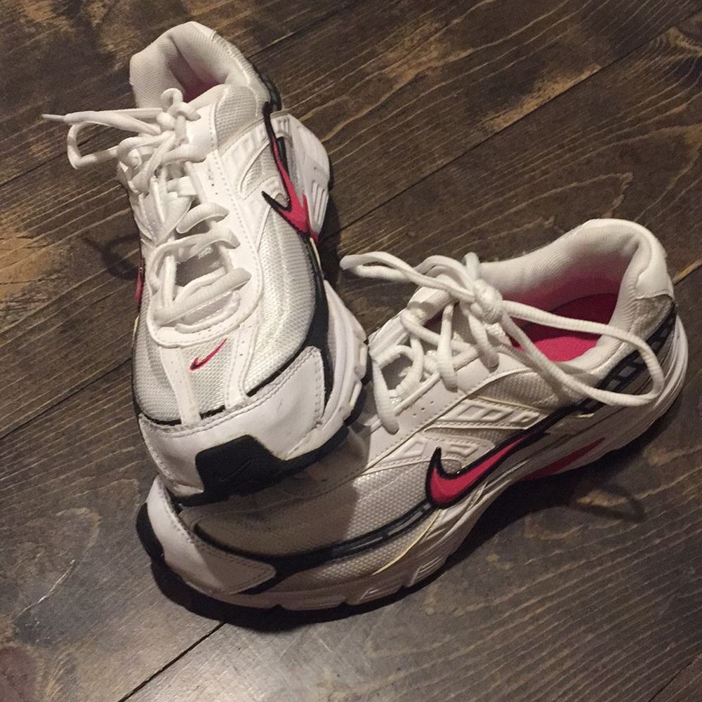 Nike tennis shoes **2 for $10.00